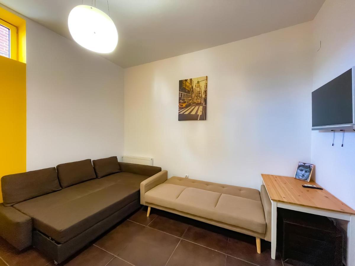 Cool Flat With Hot Tub In The Old Town Apartment Букурещ Екстериор снимка