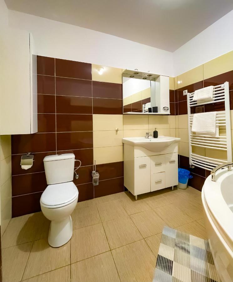 Cool Flat With Hot Tub In The Old Town Apartment Букурещ Екстериор снимка