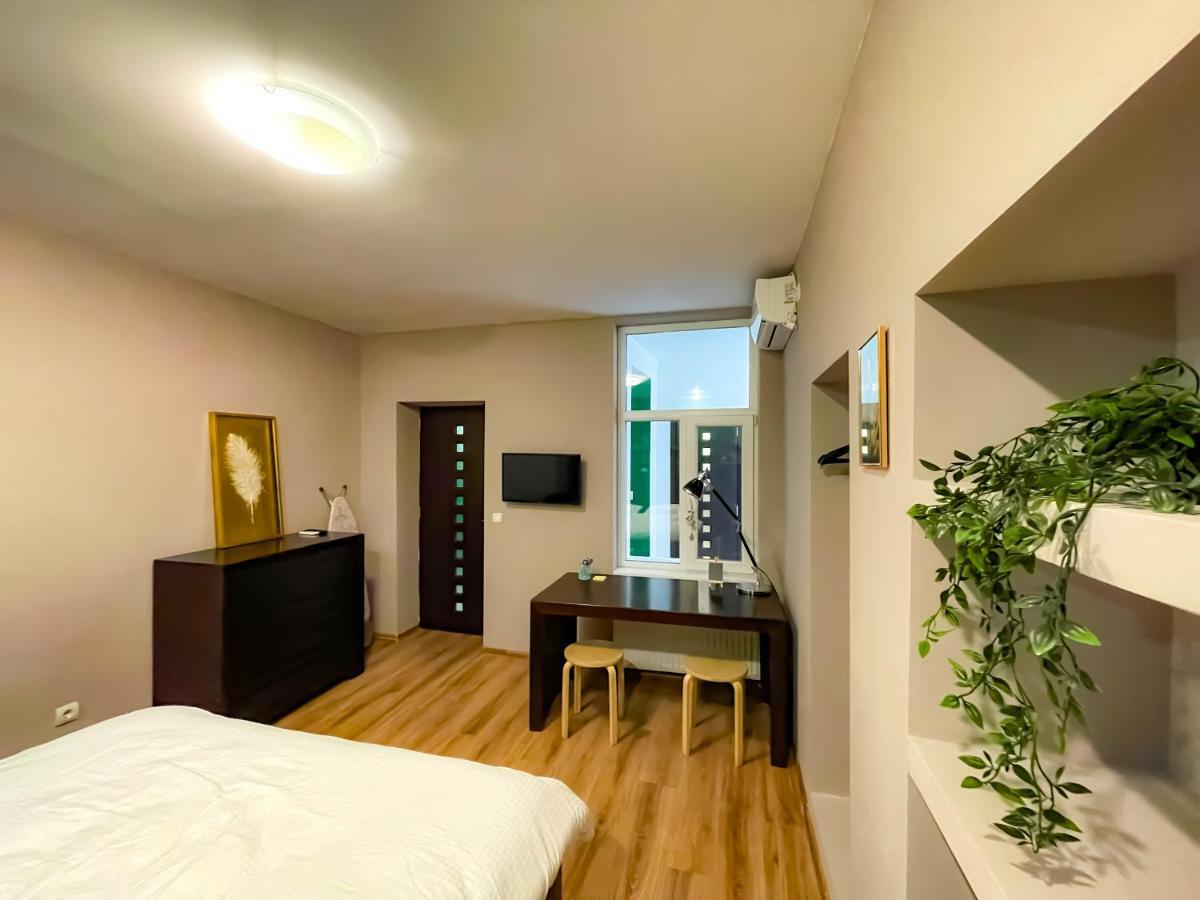 Cool Flat With Hot Tub In The Old Town Apartment Букурещ Екстериор снимка
